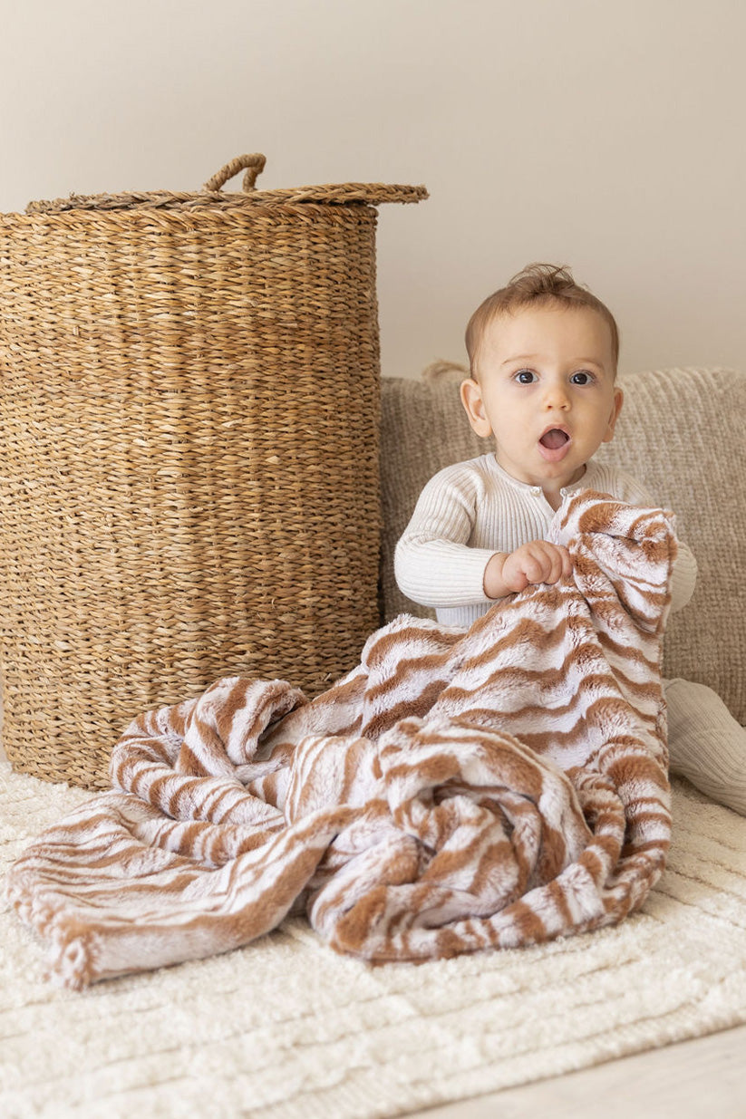 Luxury Tan Wavy Fur Blanket