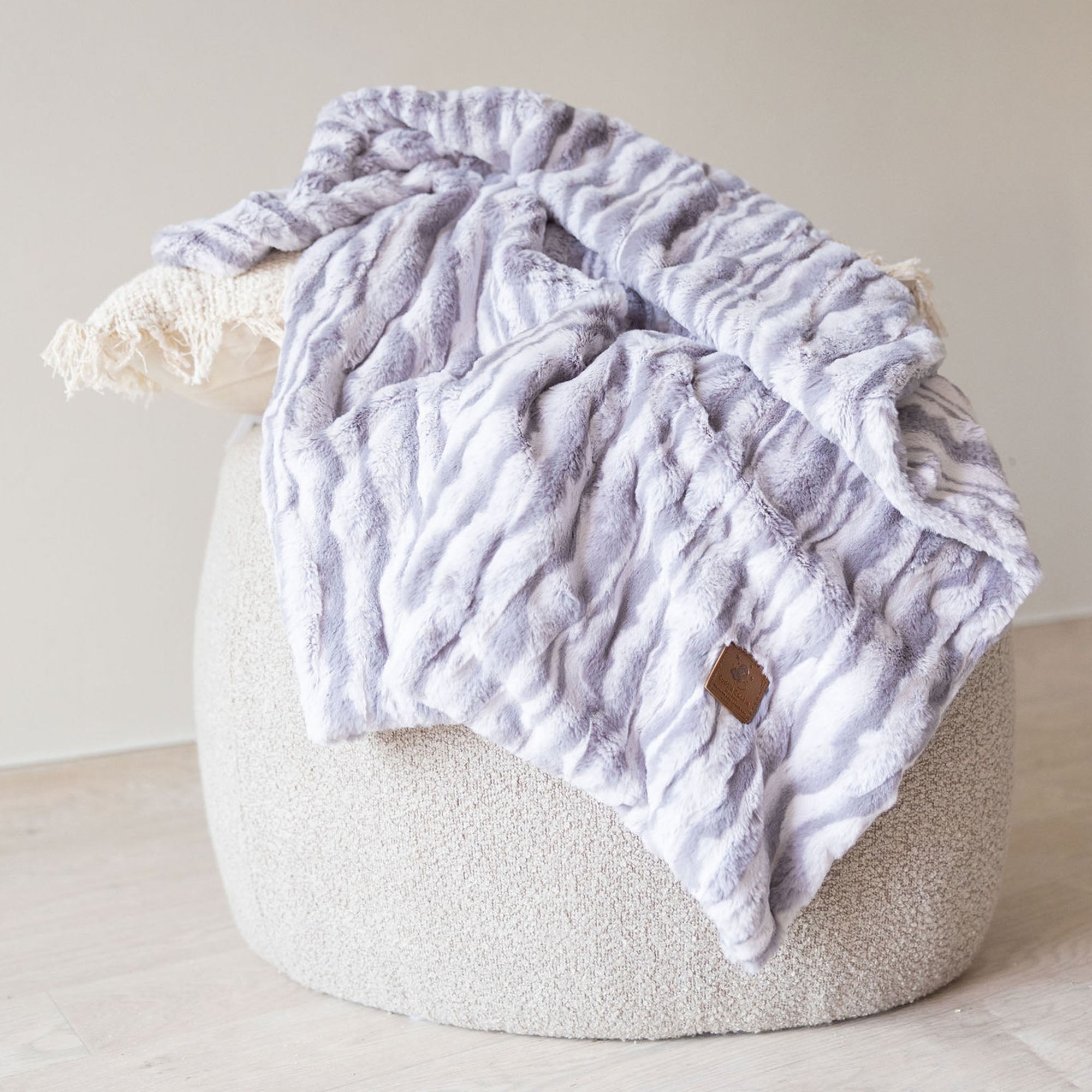 Luxury Grey Wavy Fur Blanket