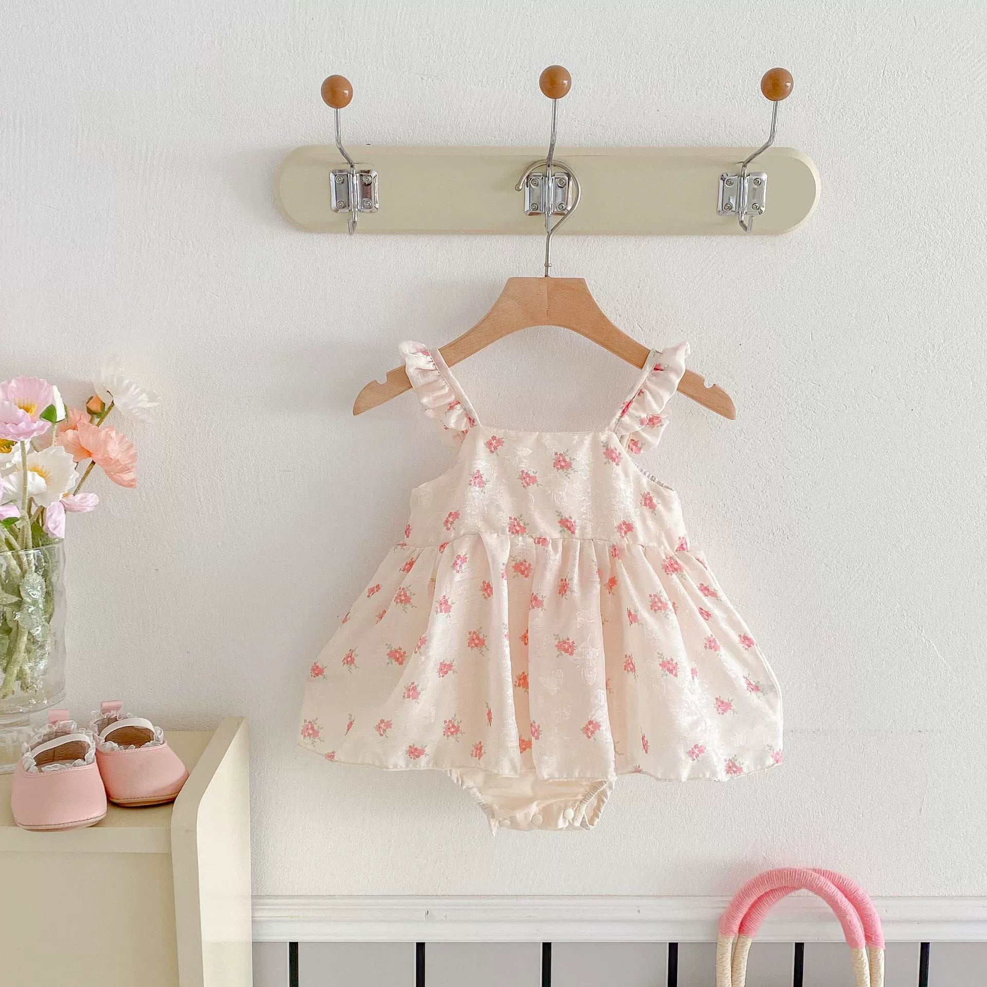 Summer Arrival Baby Girls Sleeveless Pink Flowers Pattern Dress Design Onesies